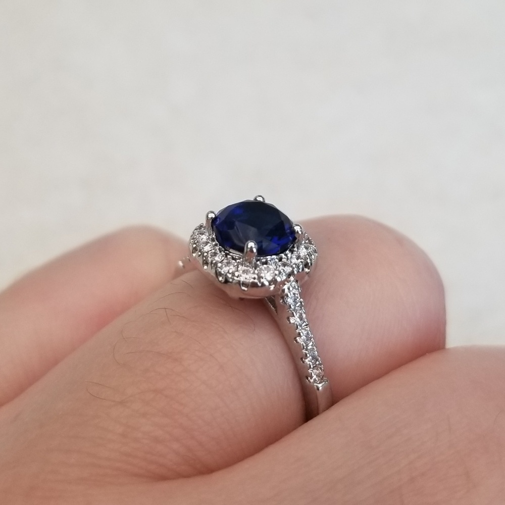 18k Sapphire Ring - Picture 8 of 8